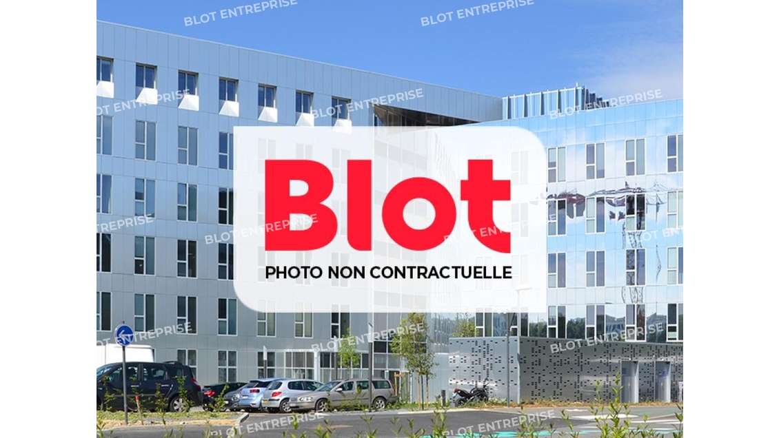 A louer/à vendre bureaux 378m² entrée de Lorient