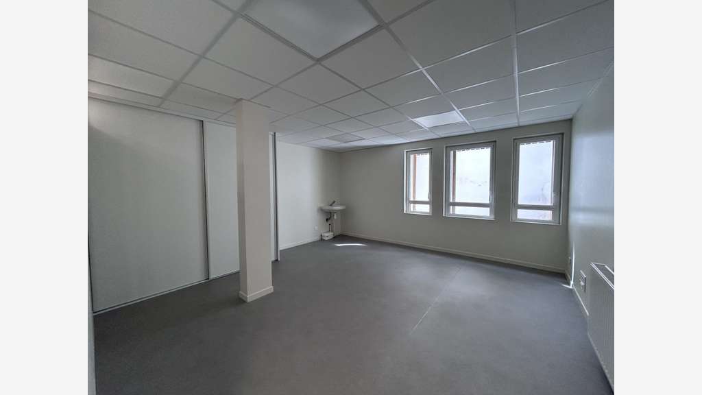 Vente plateau tertiaire de 251m² à Lorient