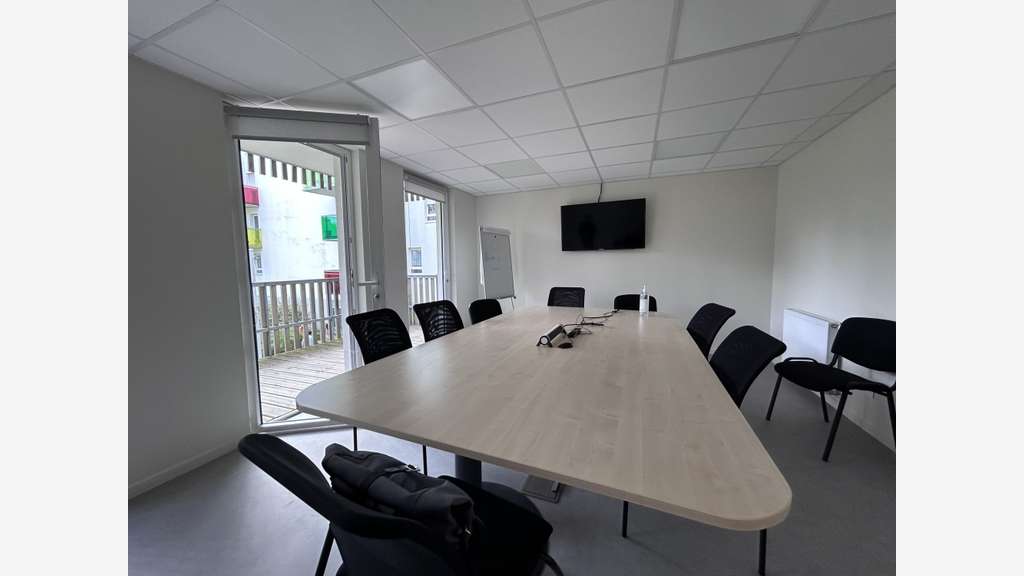 Vente plateau tertiaire de 251m² à Lorient