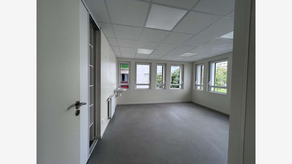 Vente plateau tertiaire de 251m² à Lorient