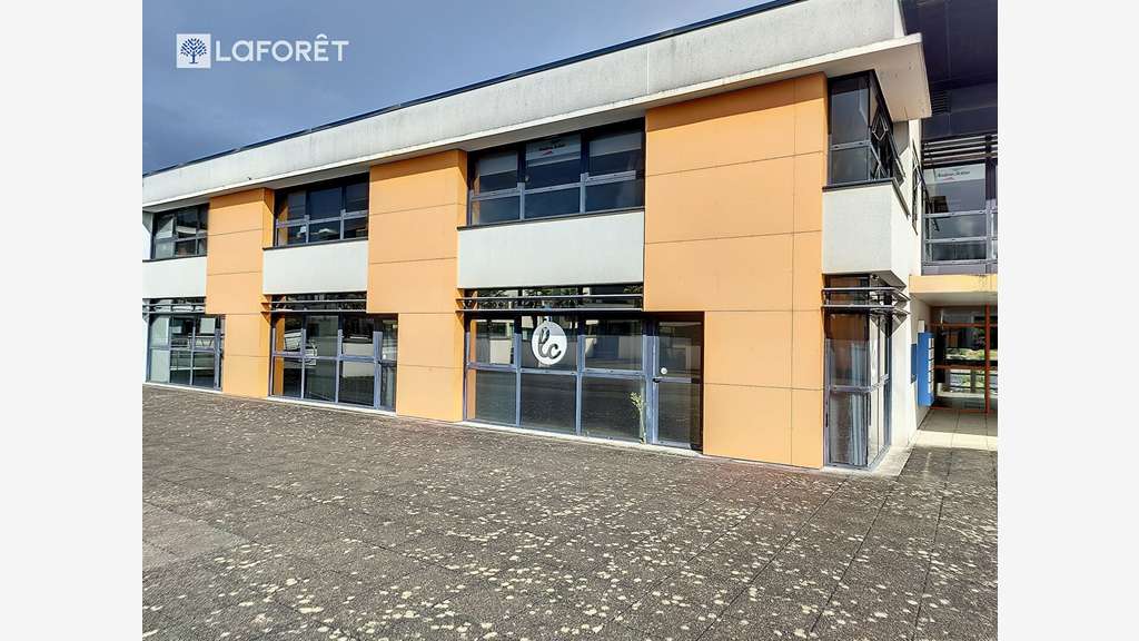 Vente bureaux 113m² en RDC + parkings à Lorient 