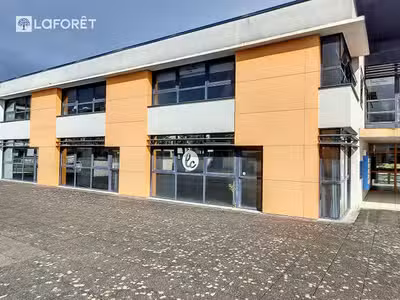Vente bureaux 113m² en RDC + parkings à Lorient 