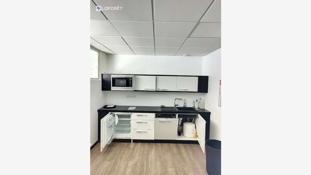 Vente bureaux 113m² en RDC + parkings à Lorient 