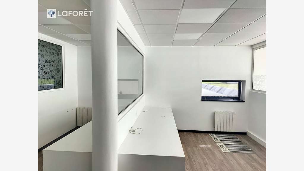 Vente bureaux 113m² en RDC + parkings à Lorient 