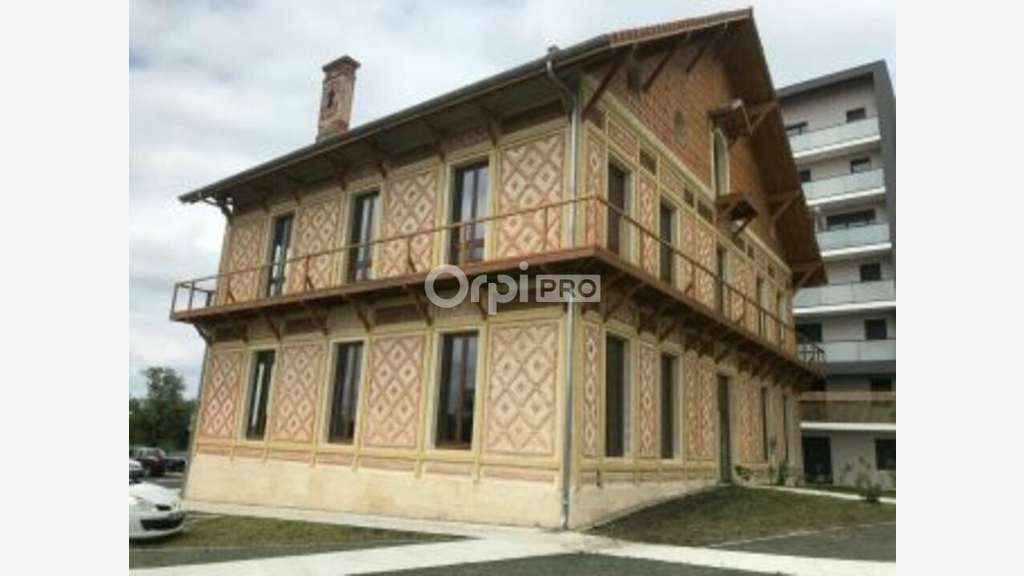 Vente immeuble rénové de bureau de 597m² à Lormont