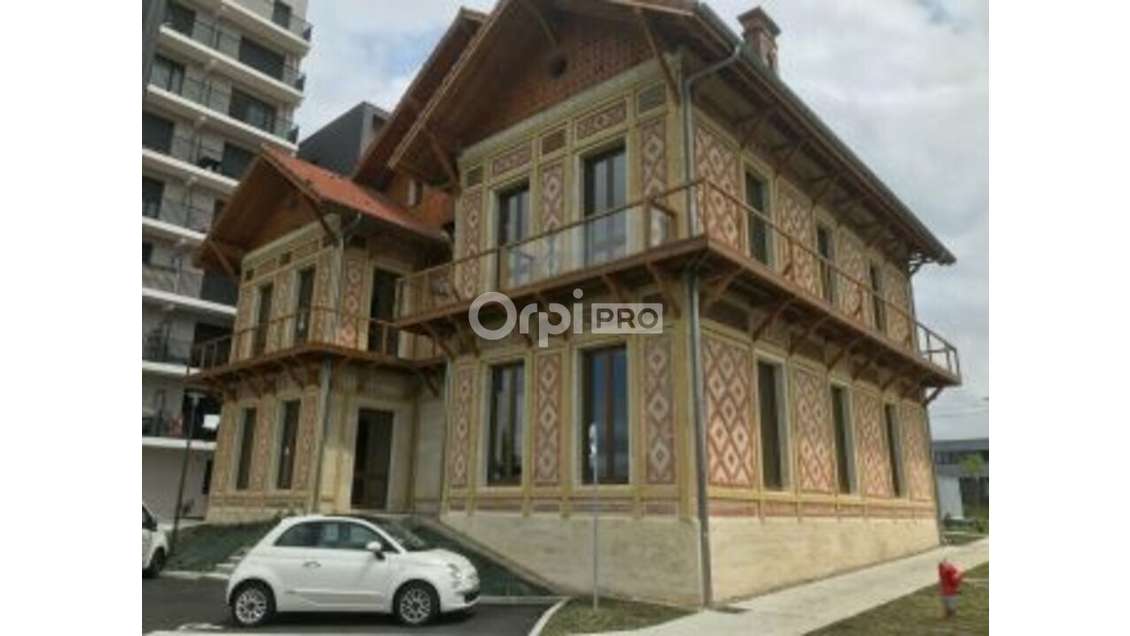 Vente immeuble rénové de bureau de 597m² à Lormont