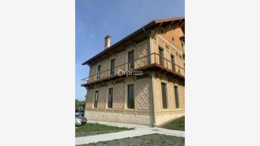 Vente immeuble rénové de bureau de 597m² à Lormont