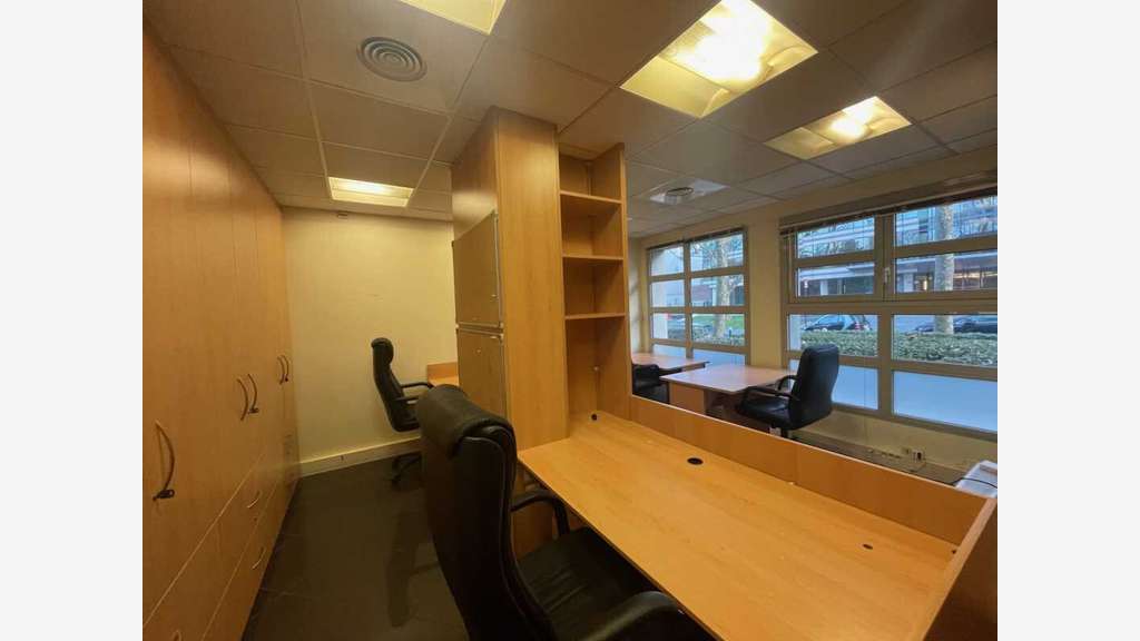 A vendre bureaux loués 100% sur l'île de La Jatte