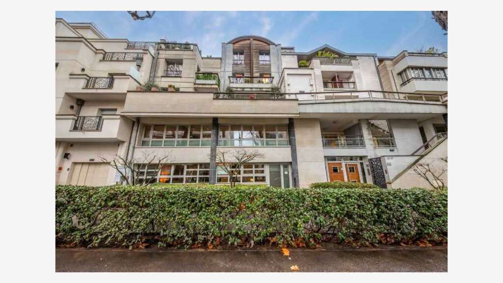 A vendre bureaux loués 100% sur l'île de La Jatte