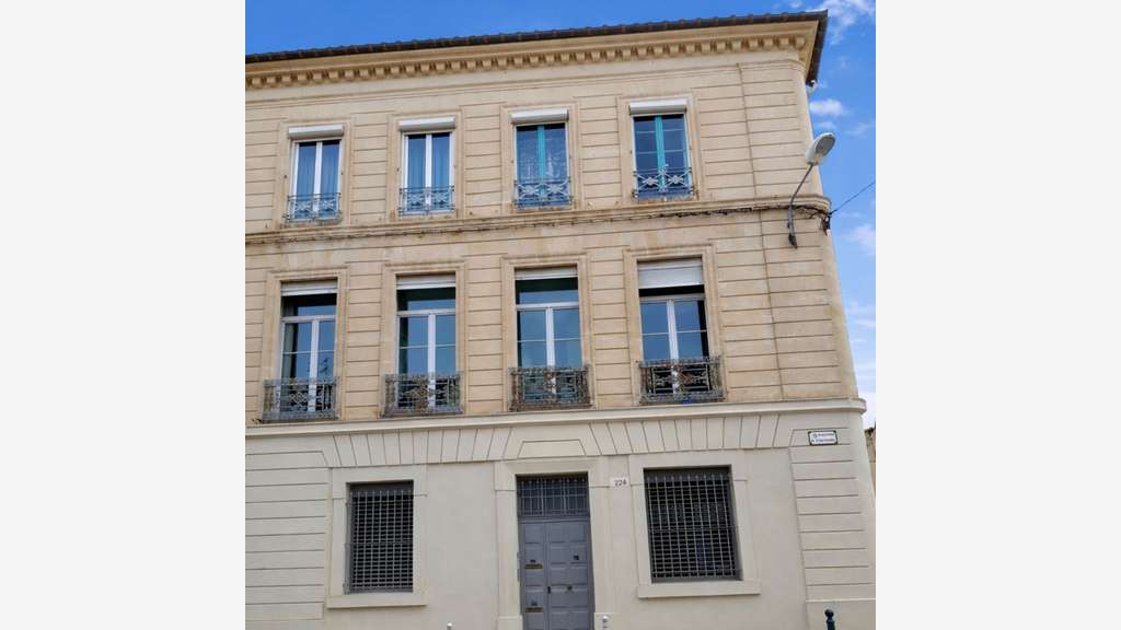 Vente local/bureau de 107m² en RDC à Lunel centre