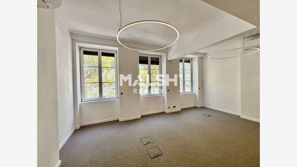 Bureaux 243m² à vendre ou à louer à Lyon 2e