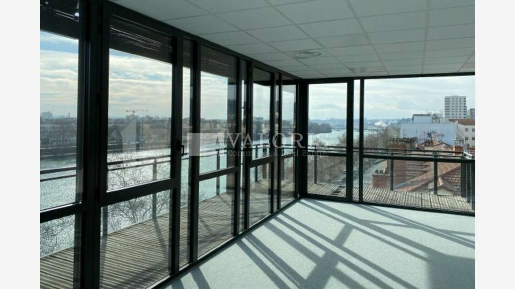 Vente plateaux de bureaux neufs à Lyon 2e