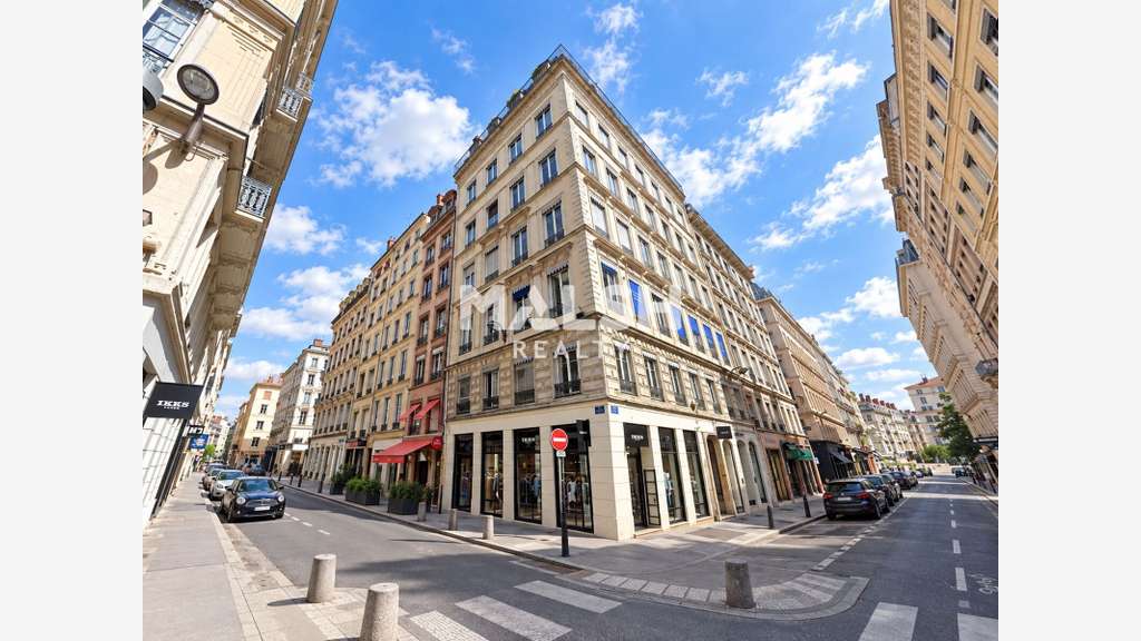 Bureaux à LYON 2 - A VENDRE POUR INVESTISSEUR - 13