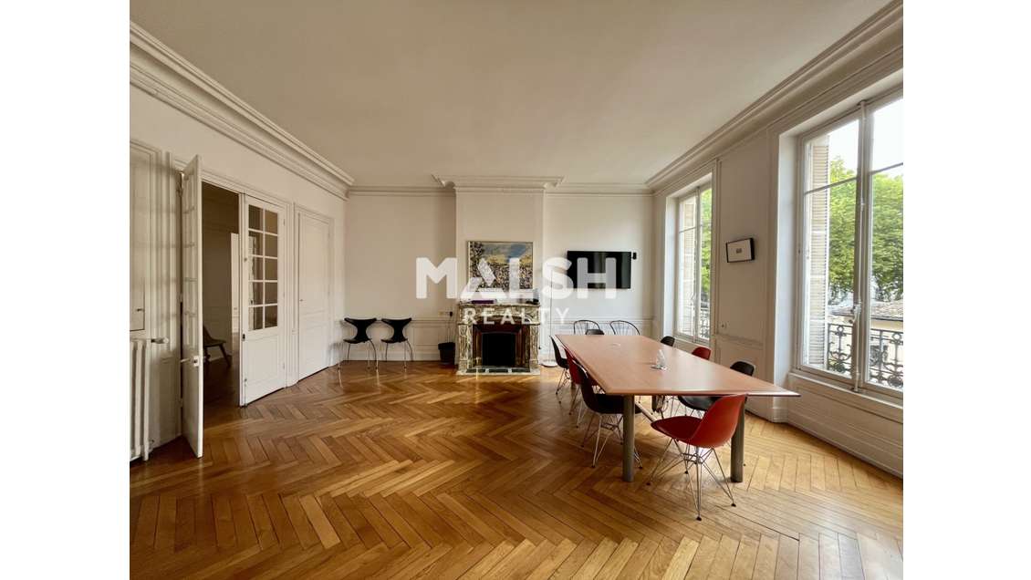 A vendre bureaux 239m² R+2 à Lyon 3e Part-Dieu