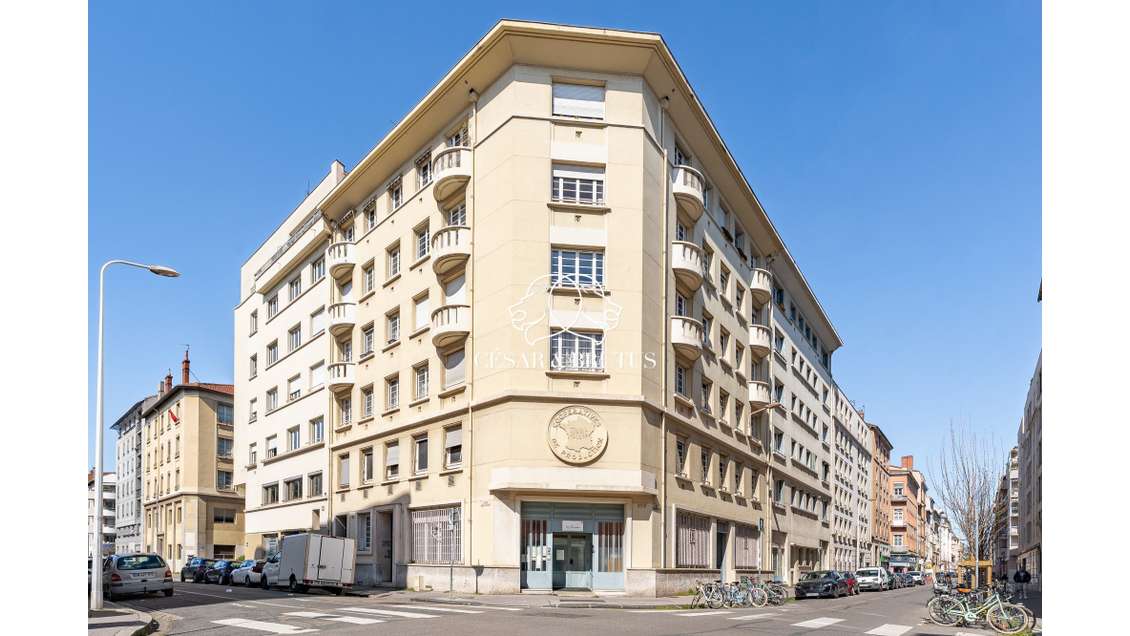 AV bureaux 224m² proche commerces et métro Lyon 3e