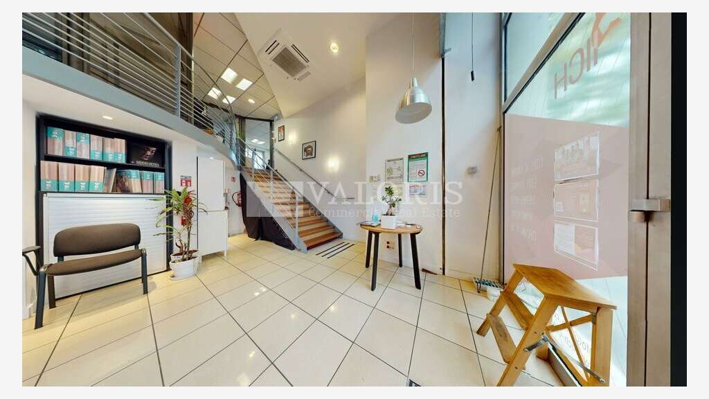 Bureaux 96m² RDC avec vitrine à vendre à Lyon 3e