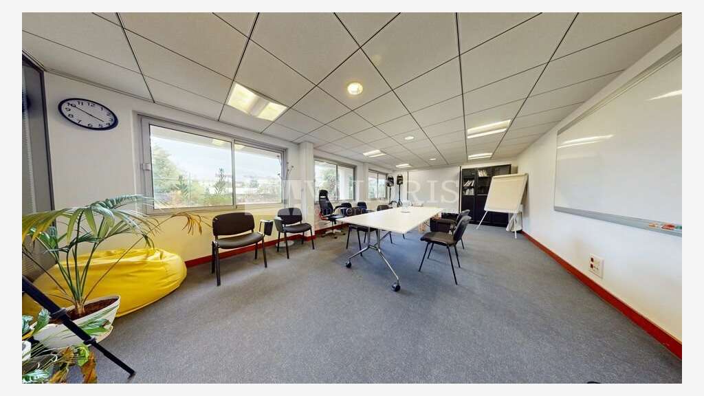 Bureaux 96m² RDC avec vitrine à vendre à Lyon 3e