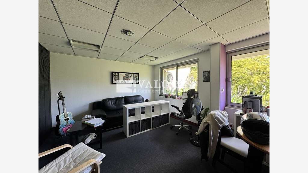 Bureaux 96m² RDC avec vitrine à vendre à Lyon 3e