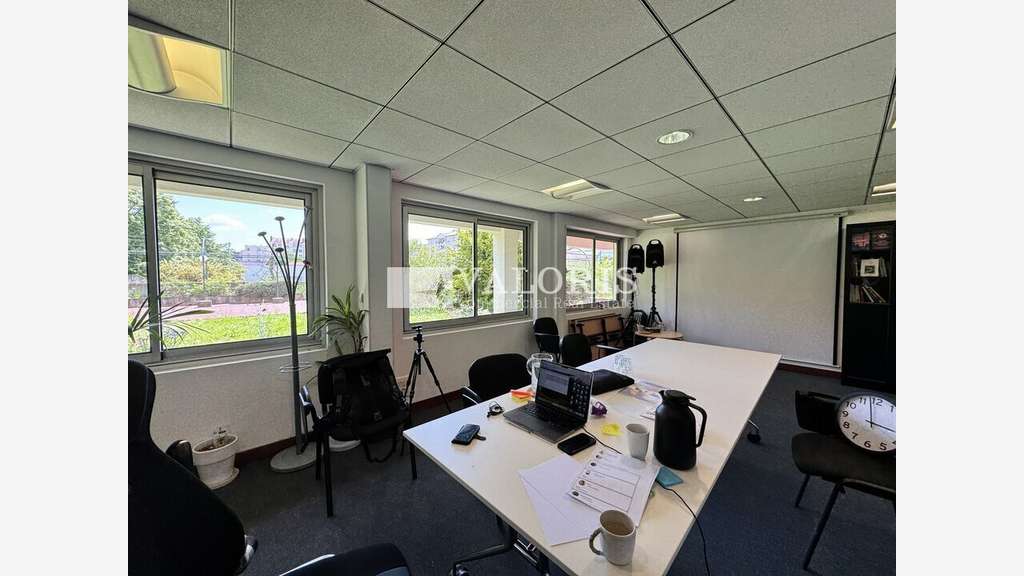 Bureaux 96m² RDC avec vitrine à vendre à Lyon 3e