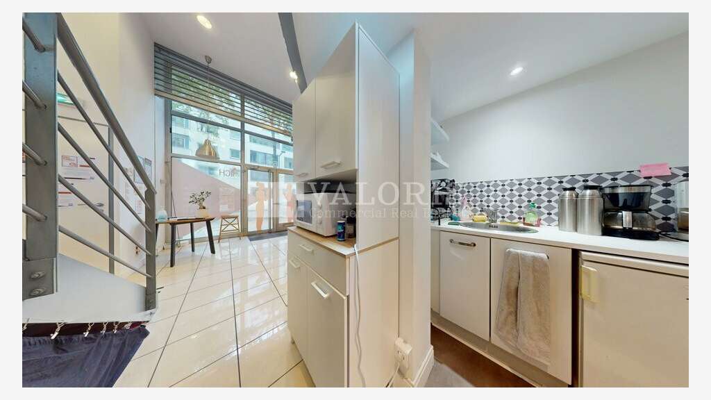Bureaux 96m² RDC avec vitrine à vendre à Lyon 3e