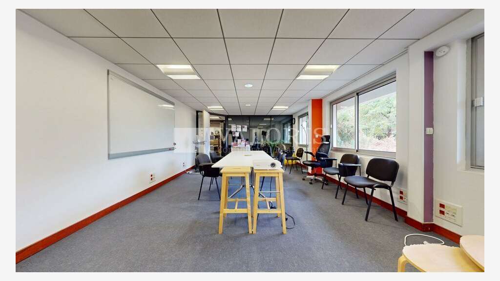 Bureaux 96m² RDC avec vitrine à vendre à Lyon 3e