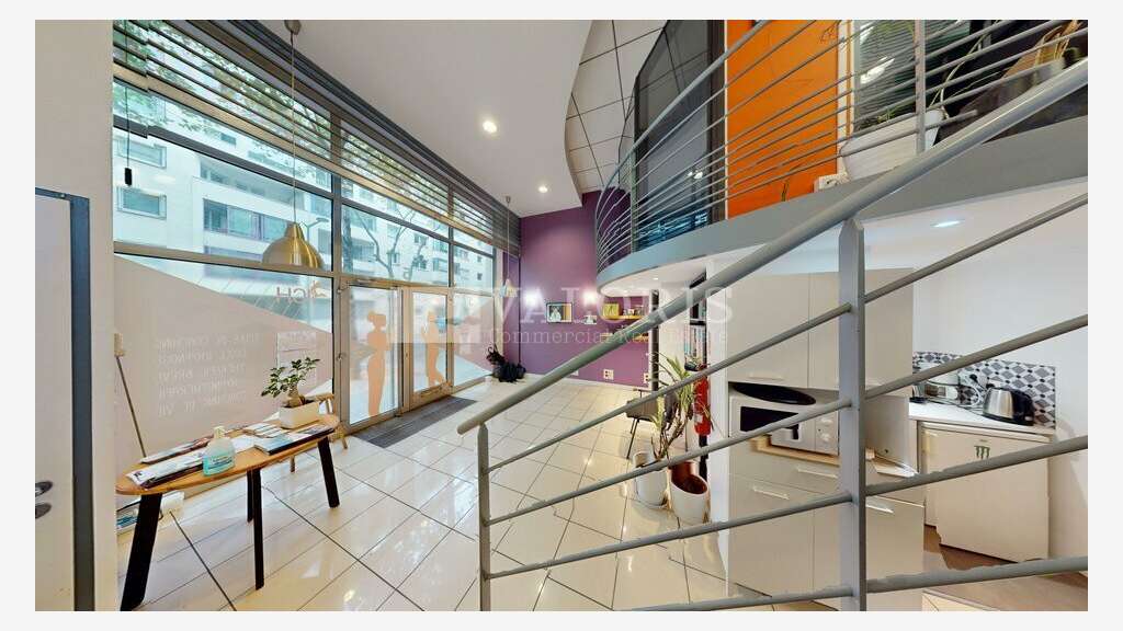 Bureaux 96m² RDC avec vitrine à vendre à Lyon 3e