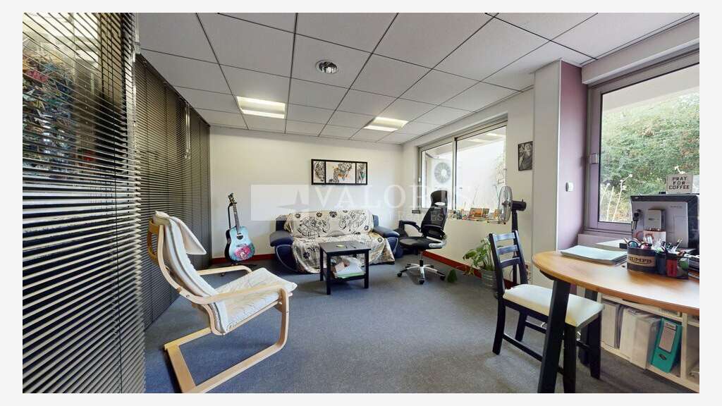 Bureaux 96m² RDC avec vitrine à vendre à Lyon 3e