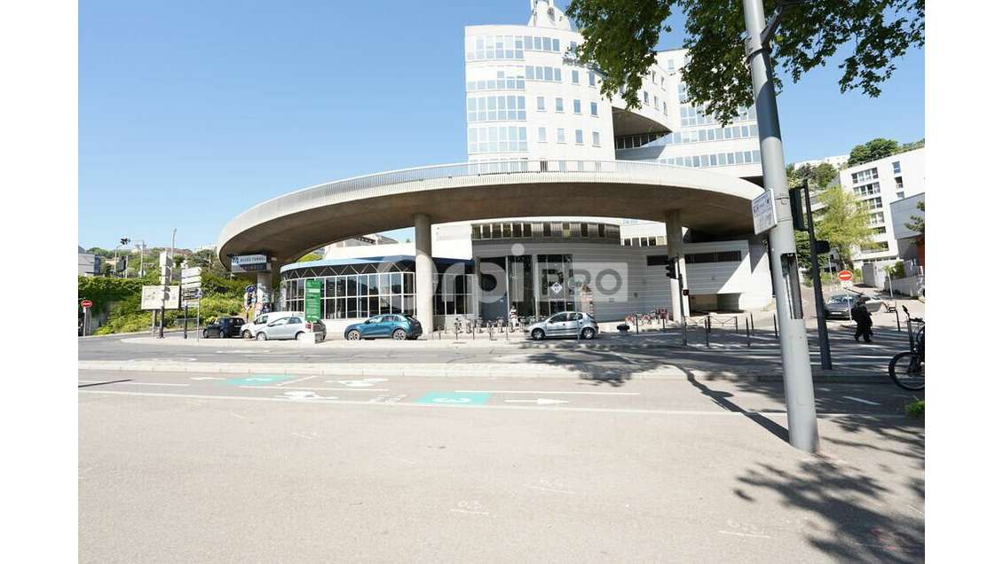 Bureaux de 379m² à vendre au 4ème étage Lyon 69005