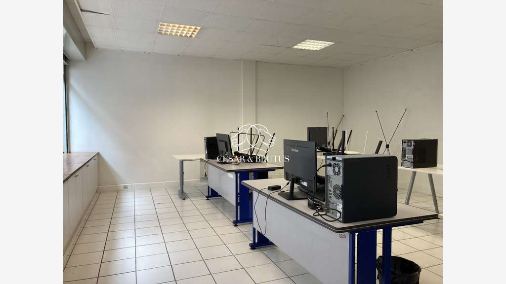 AV local commercial de 120m² Lyon 69006 rue Sully
