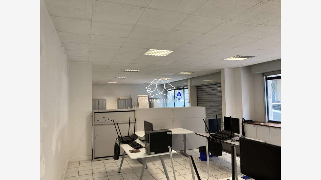 AV local commercial de 120m² Lyon 69006 rue Sully
