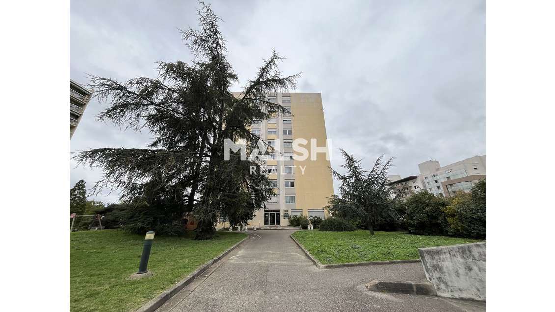 Vente bureaux 83m² à louer à Lyon 8e rue Bataille