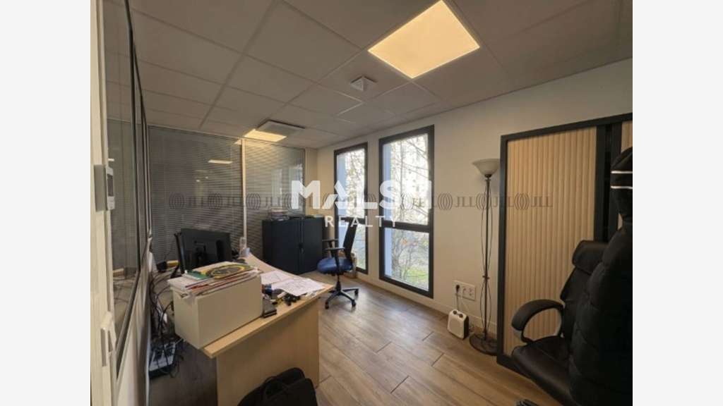 A louer ou vendre bureaux 389m² divisibles Lyon 9e