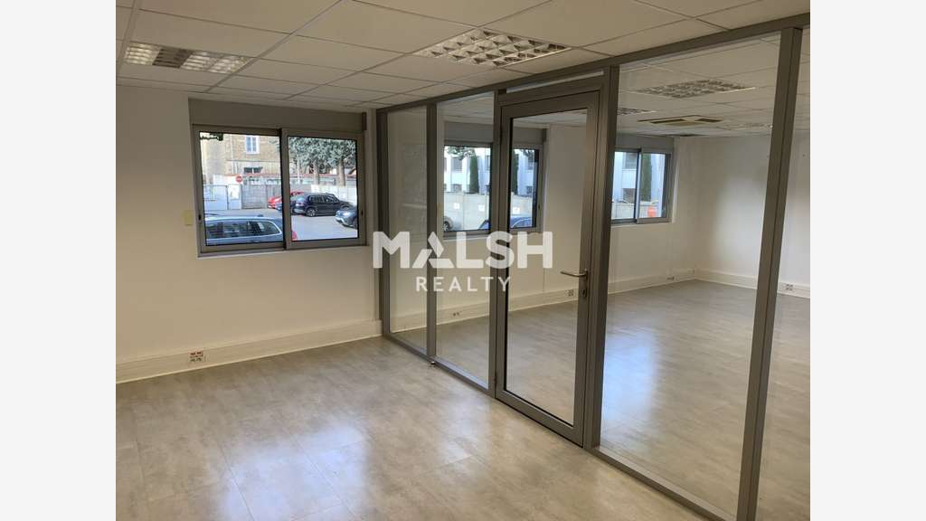 Bureaux - A vendre ou A louer - 53 m² avec cave et