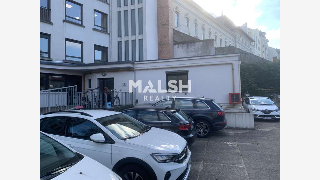Bureaux - A vendre ou A louer - 53 m² avec cave et
