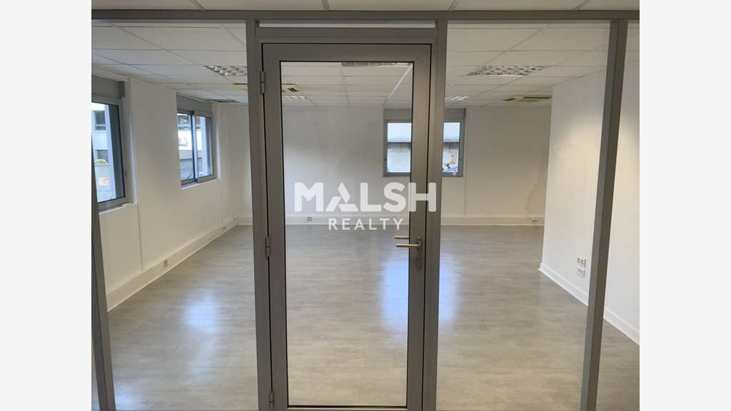 Bureaux - A vendre ou A louer - 53 m² avec cave et