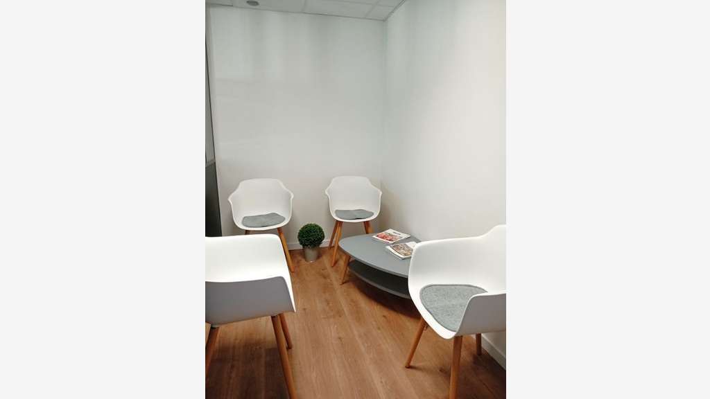 AV local professionnel 103m² rénové R+1 à Mâcon