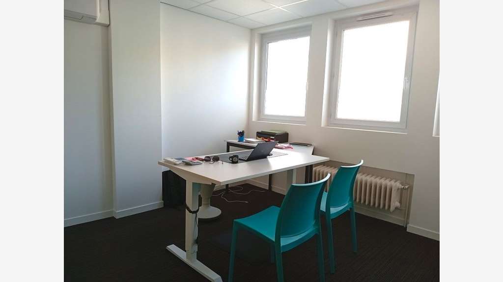 AV local professionnel 103m² rénové R+1 à Mâcon