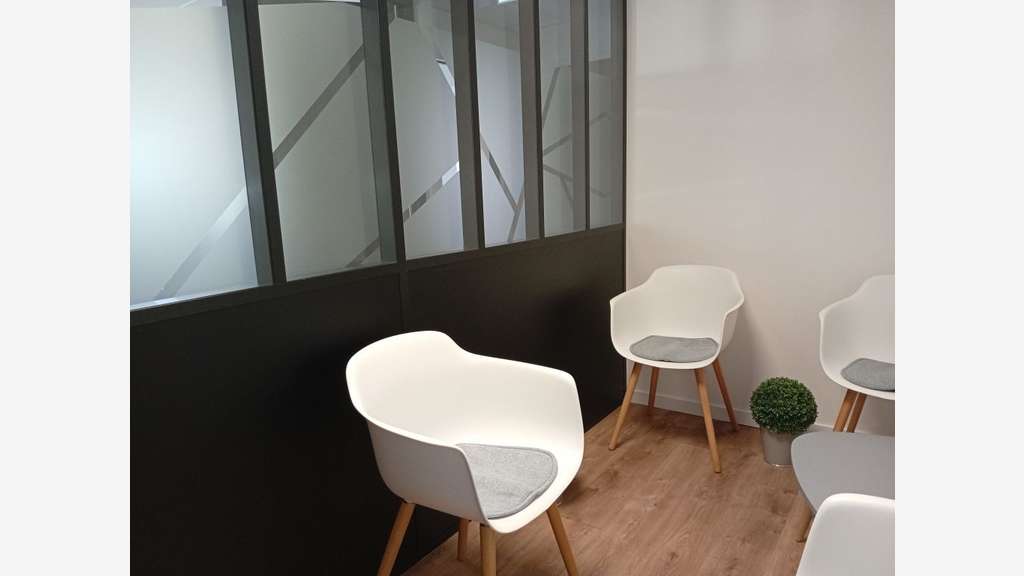 AV local professionnel 103m² rénové R+1 à Mâcon