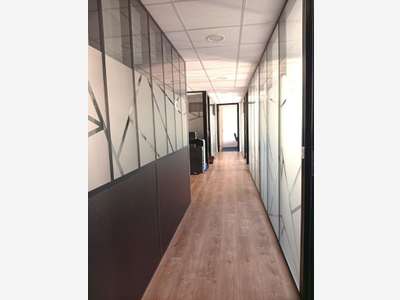 AV local professionnel 103m² rénové  R+1 à Mâcon