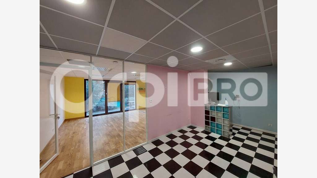 Vente local commercial 80m² à Manosque Le 75