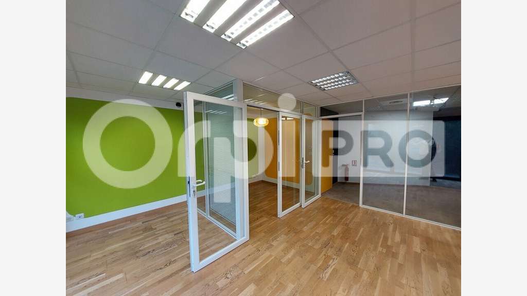 Vente local commercial 80m² à Manosque Le 75