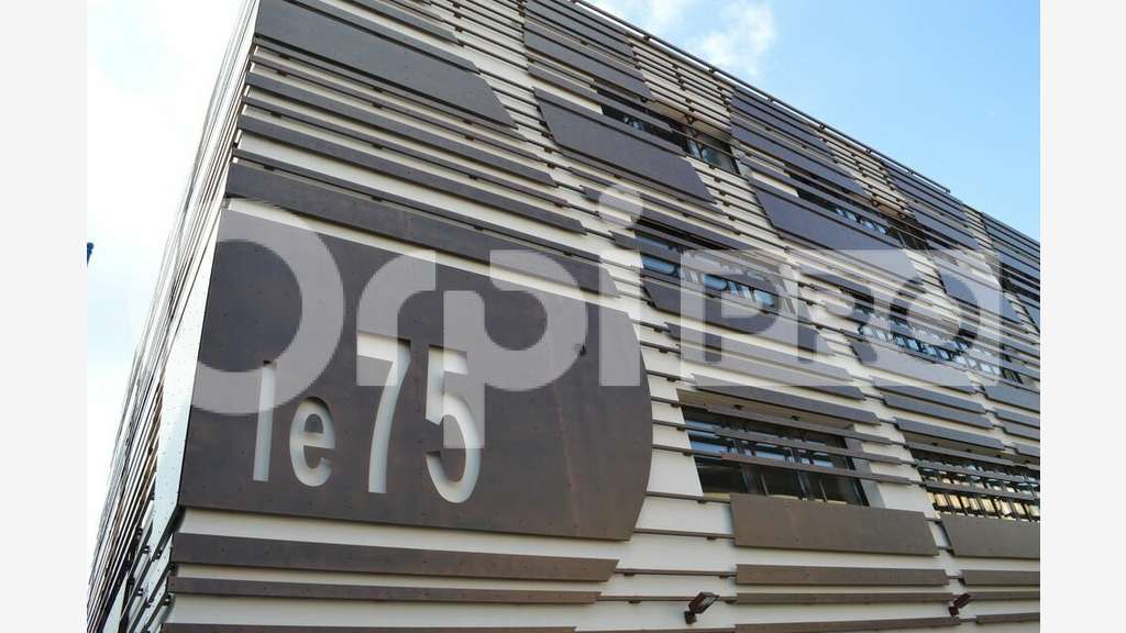 Vente local commercial 80m² à Manosque Le 75