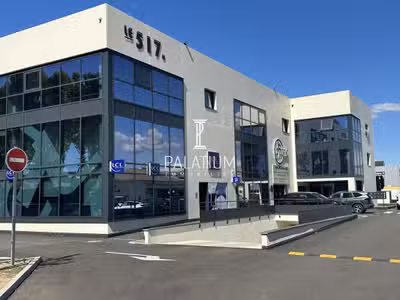 AV locaux neufs 155m² centre commercial Manosque