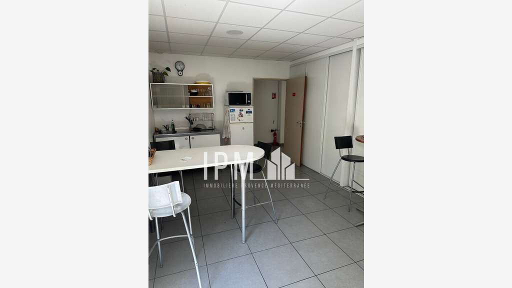 Vente bureaux 300m² à Marseille 13011 Saint Marcel