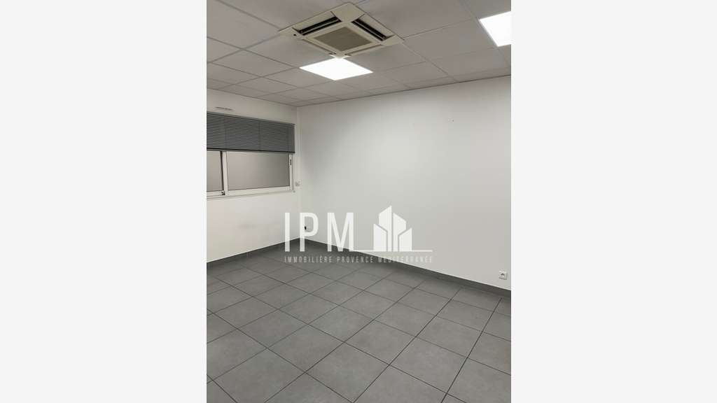 Vente bureaux 300m² à Marseille 13011 Saint Marcel