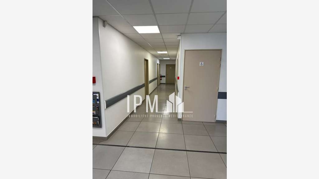 Vente bureaux 300m² à Marseille 13011 Saint Marcel