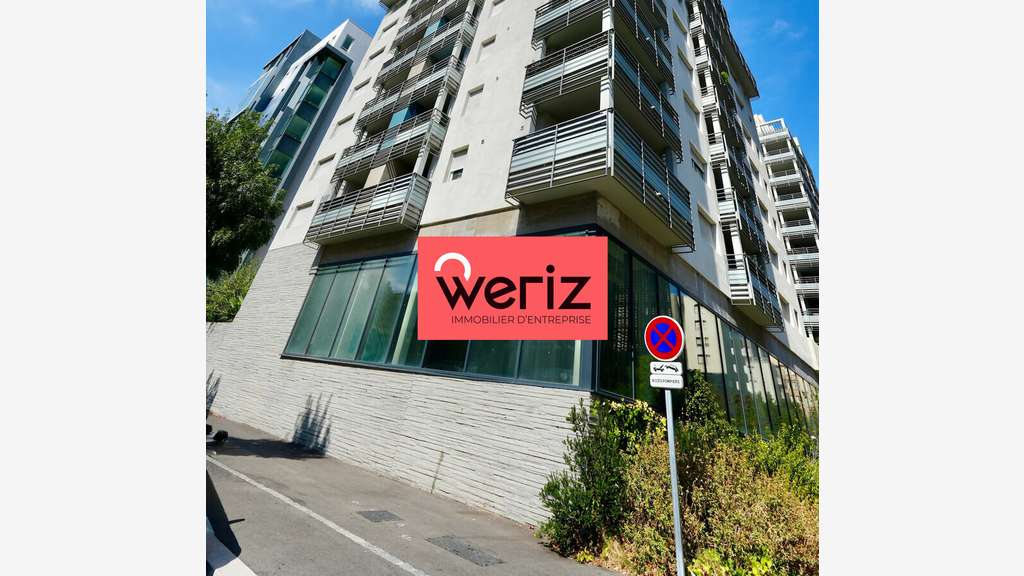 AV local commercial 223m² empl stratég Marseille
