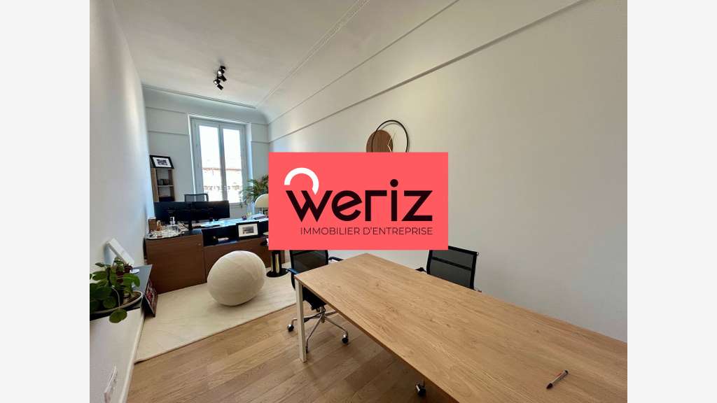 propose à la vente un espace de bureaux exce