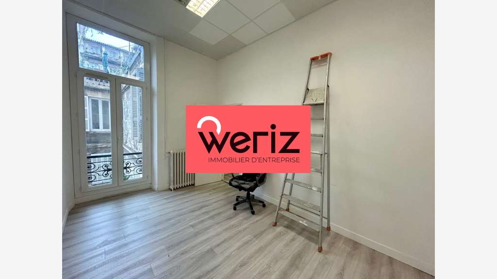 AV bureaux 204m² en RDC surélevé centre Marseille