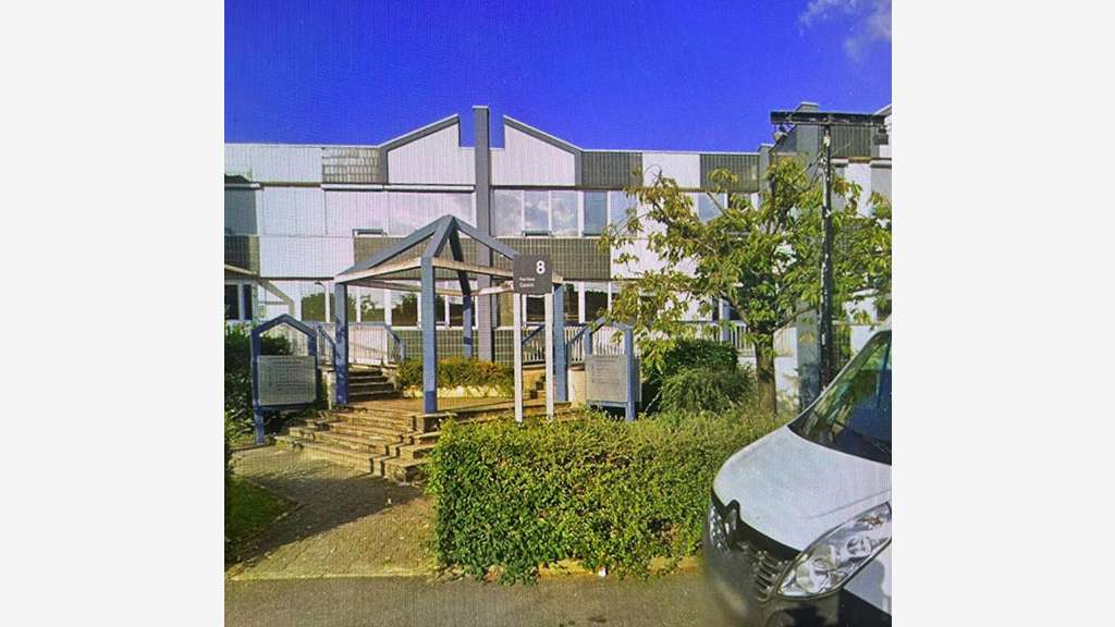 Spécial investisseurs! bureaux loués 96m² ZA Massy